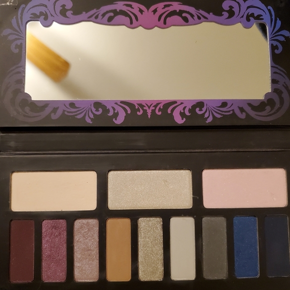 Makeup - Picture 2 of 3